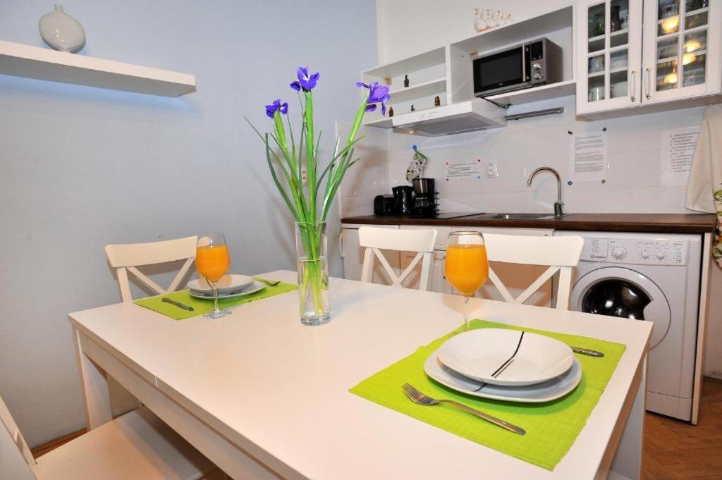 Condo In Vinohrady Прага Экстерьер фото